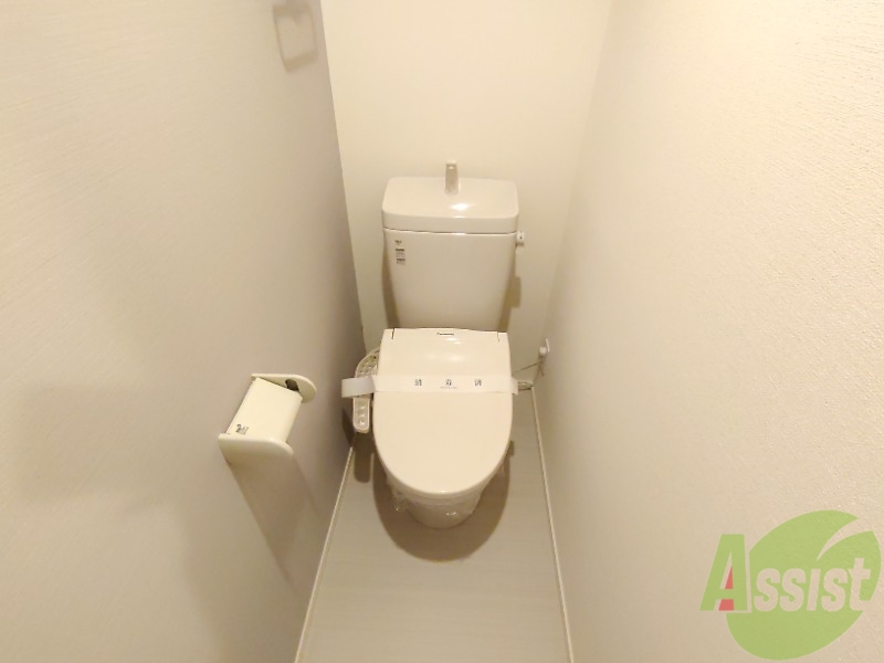 トイレ　ウォシュレット付いてますし、雰囲気も落ち着いた感じですね