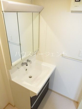 洗面設備　独立洗面台です！※参考写真は別号室です。