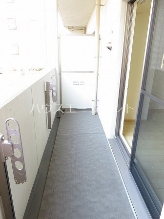 バルコニー　南面バルコニー、日当たり良好！※参考写真は別号室です