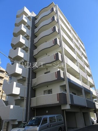 建物外観　タイル張りで、きれいです。