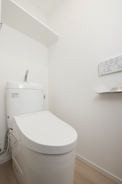 トイレ　※写真は同タイプ住戸です。