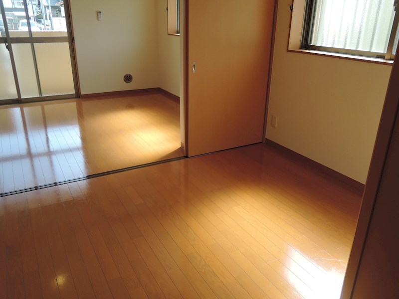 その他部屋・スペース　４．５帖の洋室にも窓があり、大容量ウォークインクローゼットが