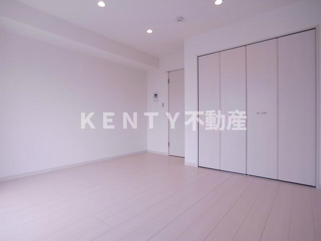 その他部屋・スペース　広くて明るい寝室