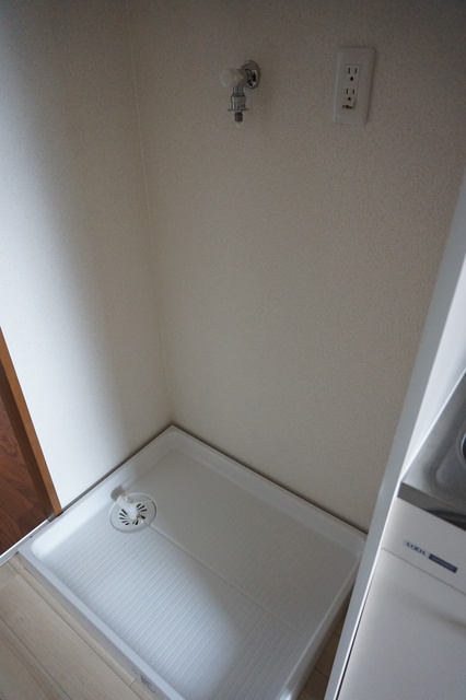 その他　洗濯機置き場は室内にあるので雨に濡れる心配はありません。