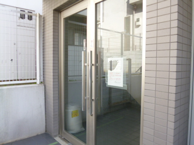 エントランス　オートロック付きエントランスドア