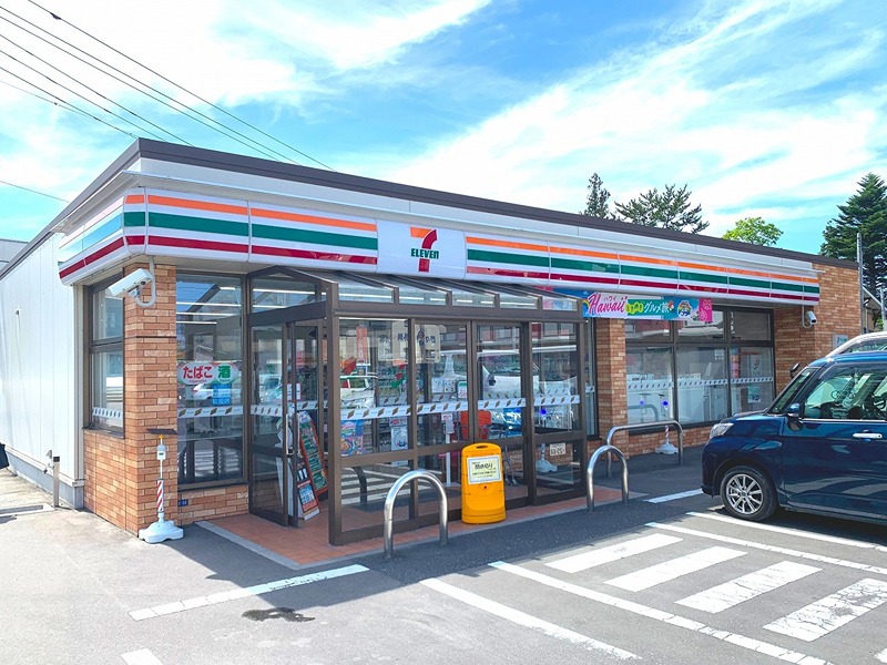 コンビニ　セブンイレブン八戸大杉平店（コンビニ）まで360m