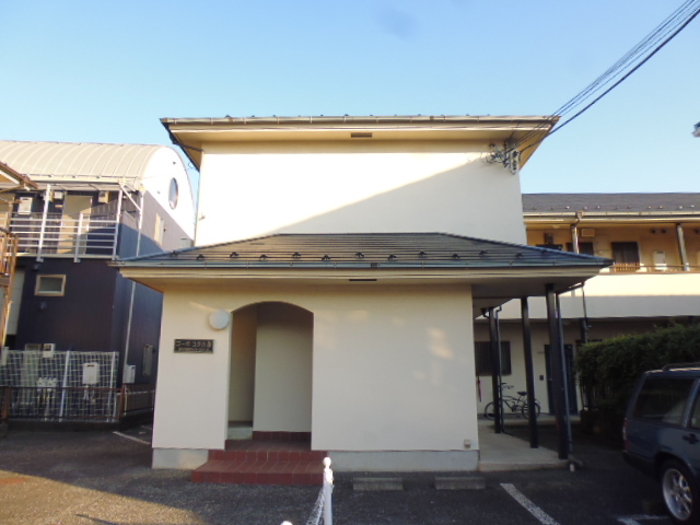 エントランス　目の前駐車場です♪