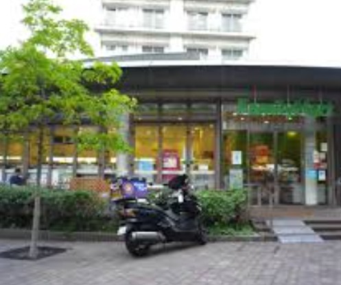 コンビニ　ファミリーマート渋谷ガーデンフロント店（コンビニ）まで245m