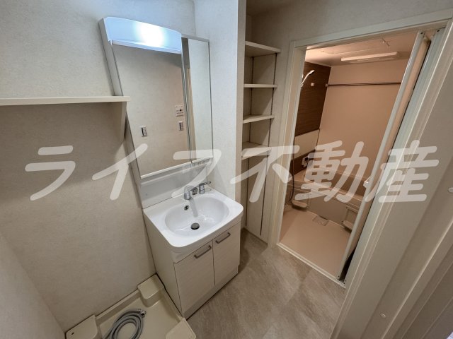 洗面設備　独立洗面台あり、毎朝おしゃれに忙しい女性の方におすすめです