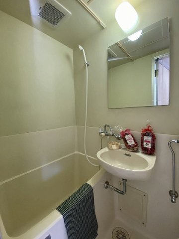 バス・シャワールーム　ユニットバスでお掃除らくらく☆浴室内に洗面台・トイレ付きです