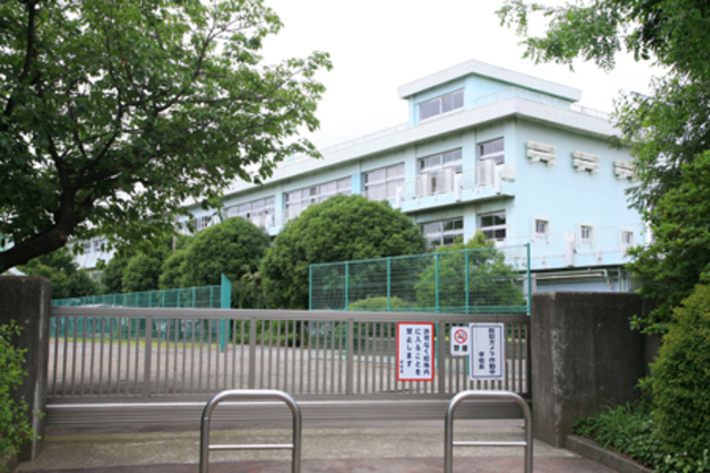 小学校　厚木市立緑ケ丘小学校（小学校）まで924m
