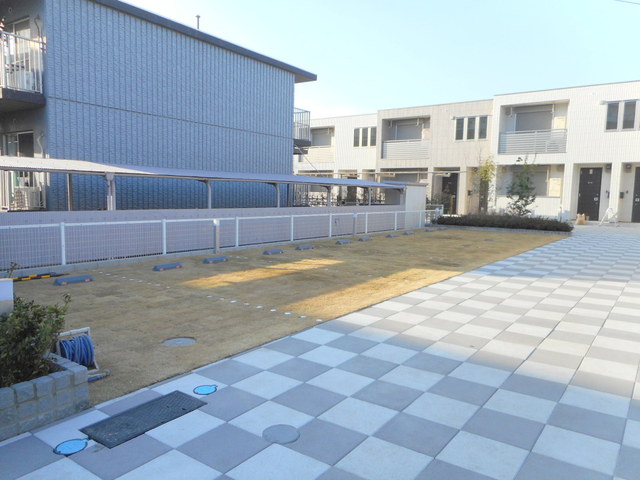 駐車場　敷地内駐車場あり