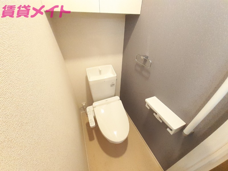 トイレ　同型反転タイプ画像
