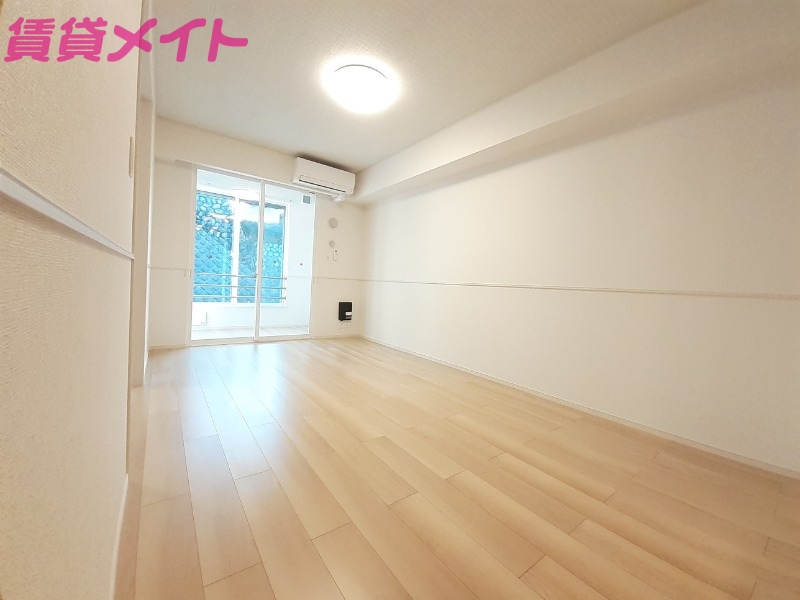 居室・リビング　同型反転タイプ画像