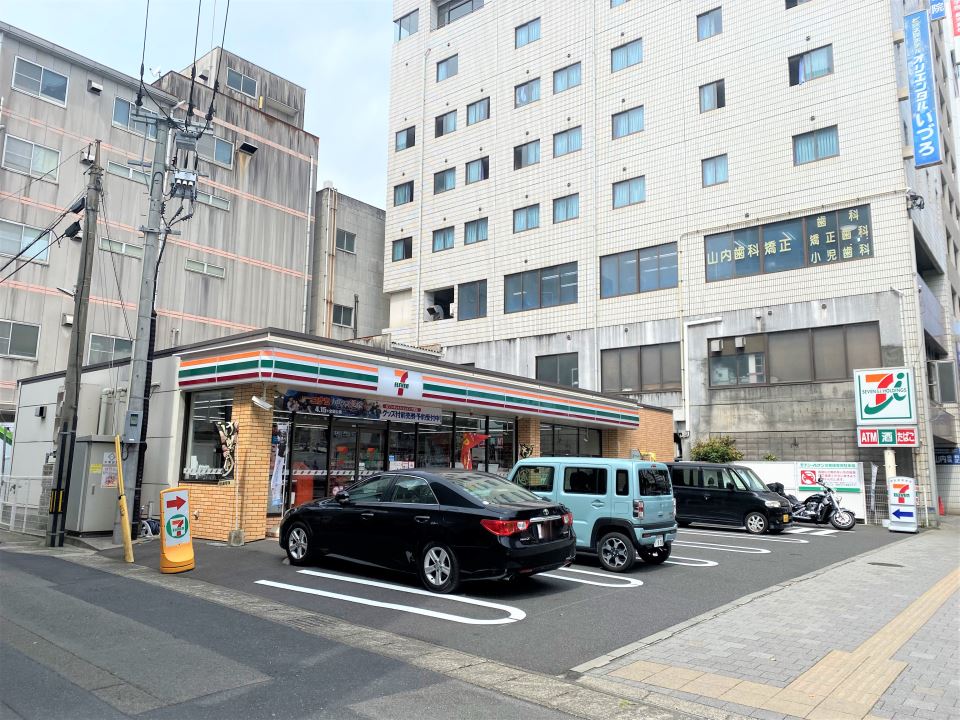 コンビニ　セブンイレブン鹿児島いづろ店（コンビニ）まで220m