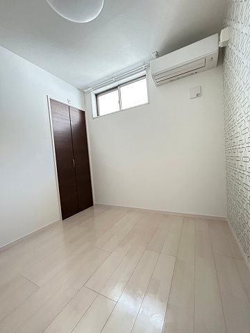 その他部屋・スペース　広くて明るい寝室
