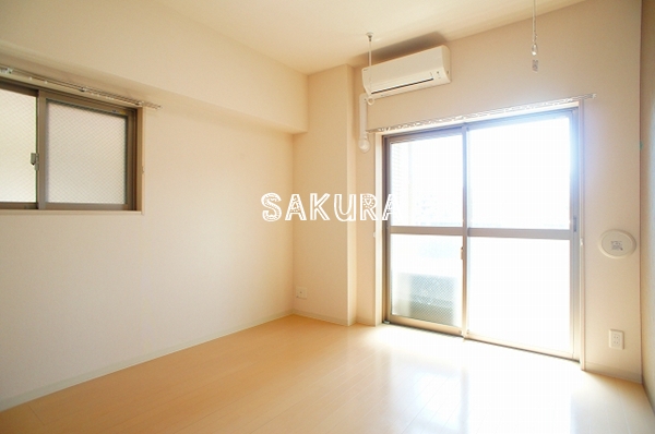 居室・リビング　こちらのリビングで趣味の時間をお楽しみください♪