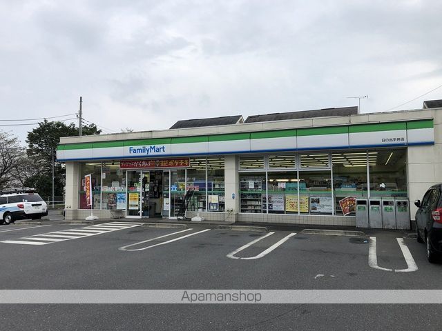 コンビニ　ファミリーマート（コンビニ）まで563m