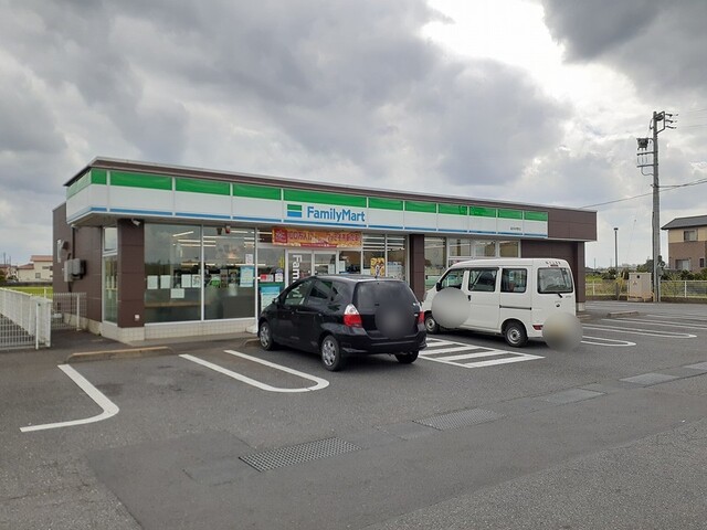 コンビニ　ファミリーマート取手井野店（コンビニ）まで800m