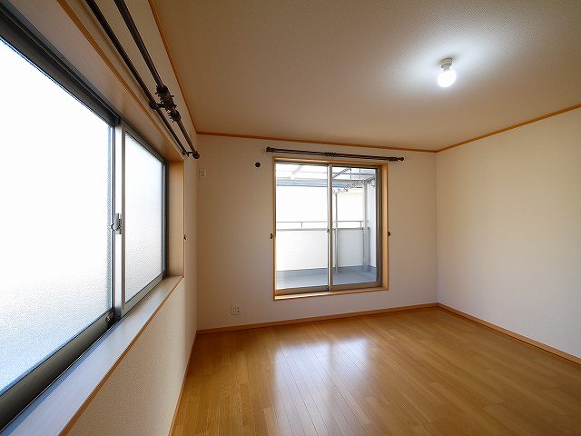 その他部屋・スペース　落ち着いて過ごせるお部屋なので、寝室にいかがでしょうか