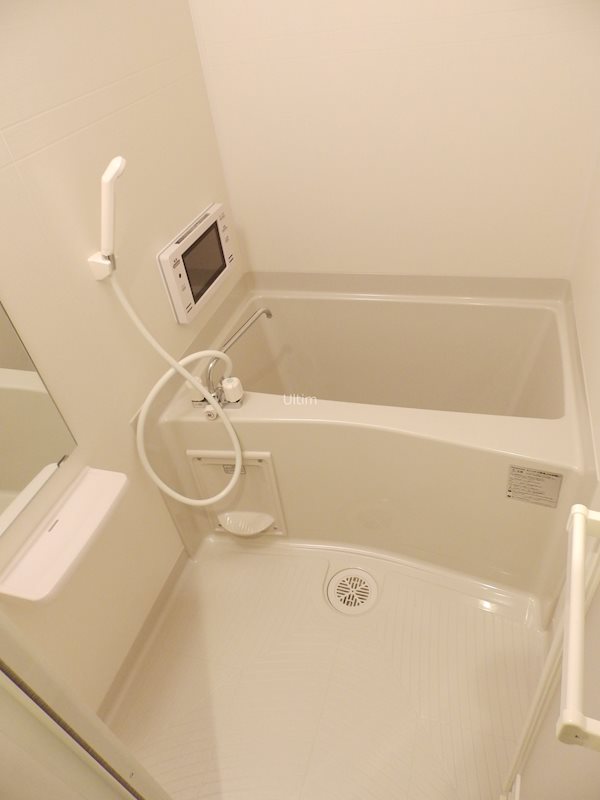 バス・シャワールーム　※同タイプの他のお部屋です