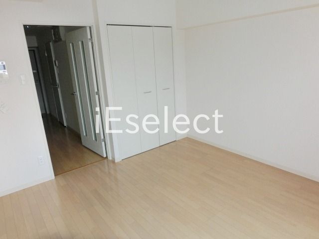 その他部屋・スペース　バルコニー側からの洋室です。