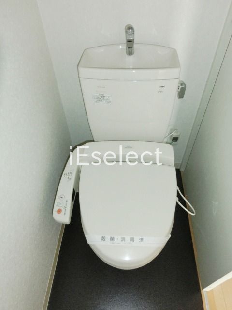 トイレ　洗浄機能付き。