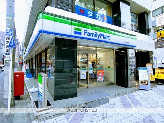 コンビニ　ファミリーマート大伝馬町店（コンビニ）まで228m
