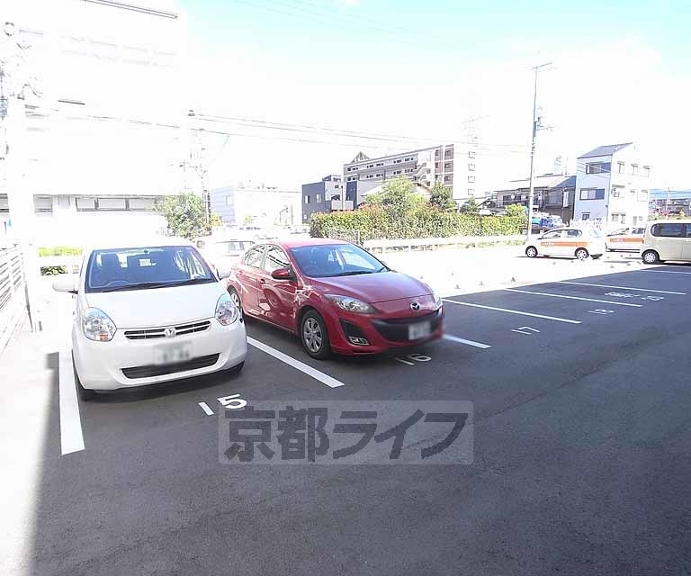 駐車場　安心、便利な敷地内ガレージ