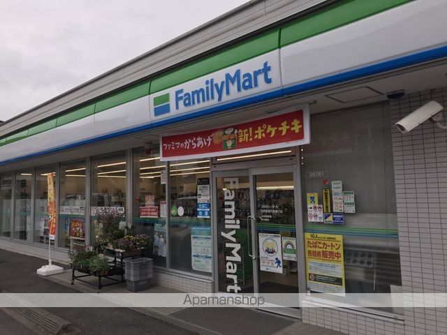 コンビニ　ファミリーマート（コンビニ）まで66m