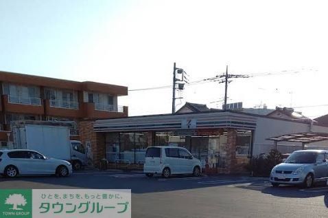 コンビニ　セブンイレブン行田門井町2丁目店（コンビニ）まで400m