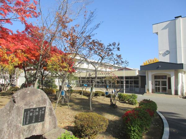 小学校　長野市立南部小学校（小学校）まで850m