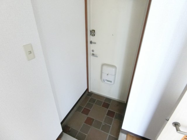 玄関　同物件別部屋イメージ写真