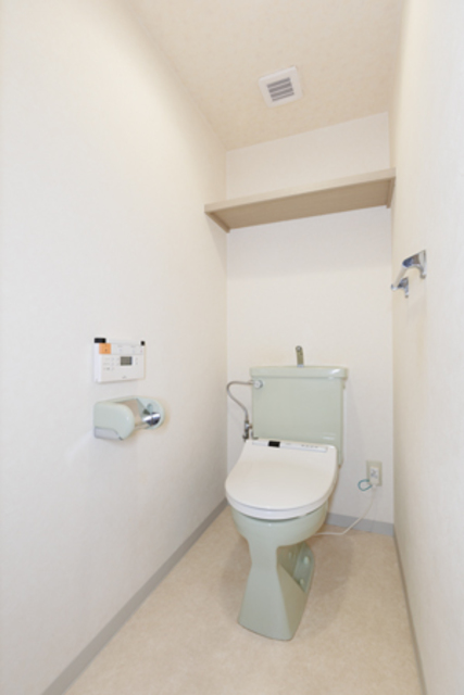 トイレ　※写真は同タイプ住戸です。