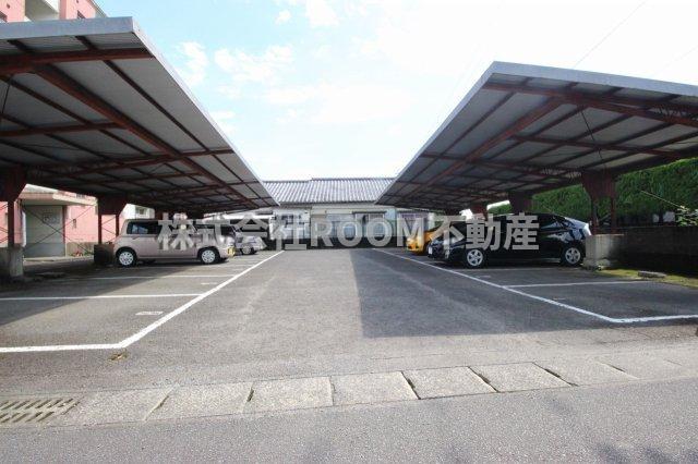 駐車場　駐車場があるので、車を買う予定の方も安心です