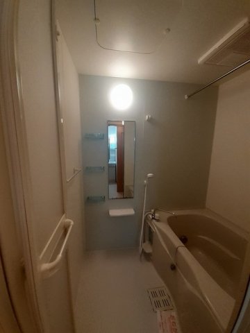 バス・シャワールーム　落ち着いた空間のお風呂です