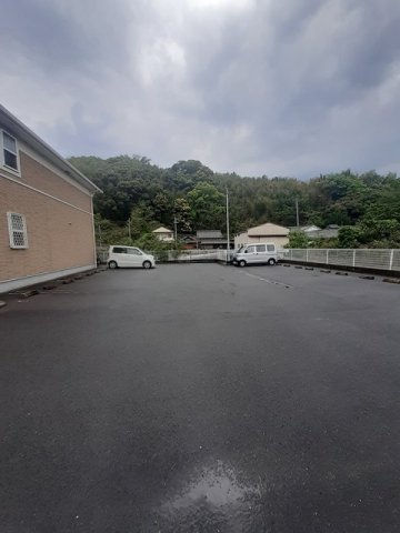駐車場　車をお持ちの方に嬉しい駐車場付きの物件です