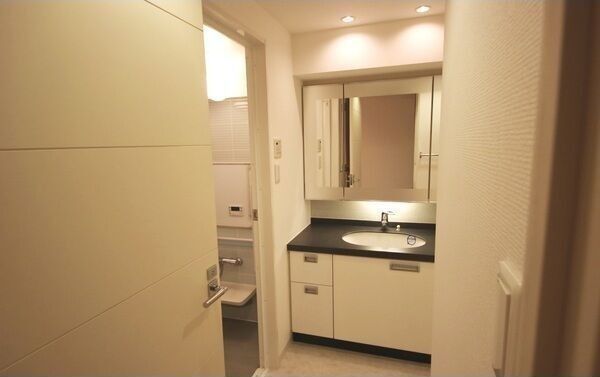 洗面設備　同マンション別部屋（室内イメージ写真）