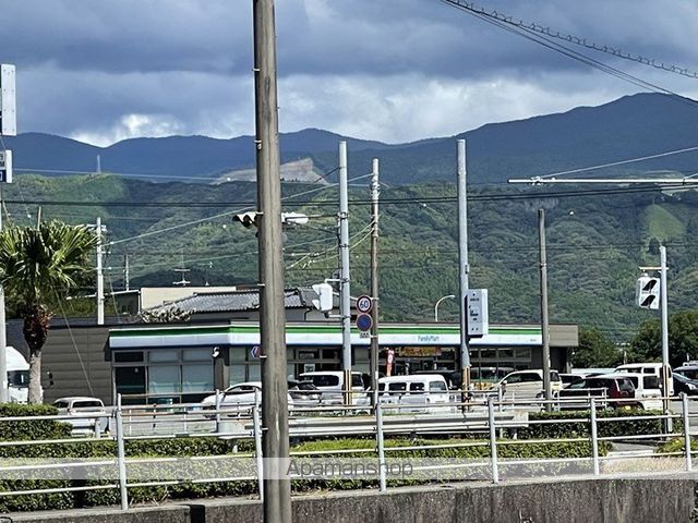 コンビニ　ファミリーマート高知大津店（コンビニ）まで684m