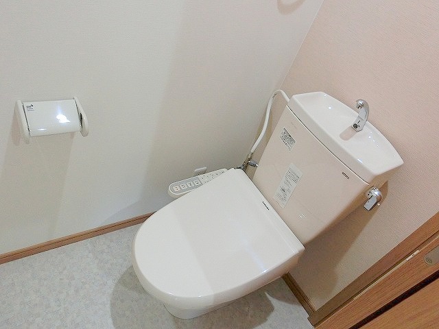 トイレ　ウォシュレット付きのお部屋になります☆