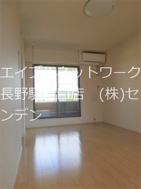 居室・リビング　※写真は別部屋のものです。（参考）