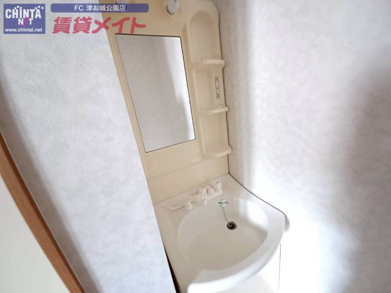 洗面設備　同物件別部屋の写真