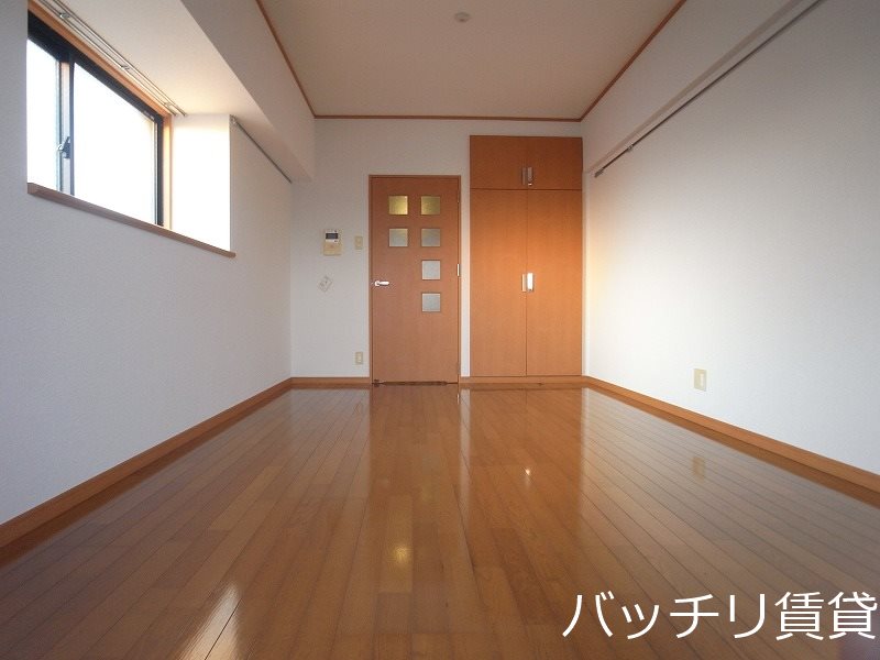 居室・リビング　別号室タイプの為、現状を優先致します。
