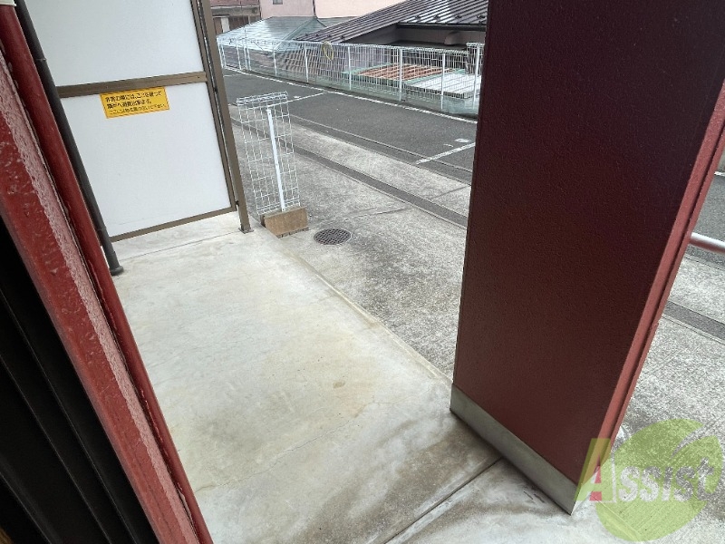 バルコニー　１階のお部屋なので、ベランダからも出入りできそうですね。