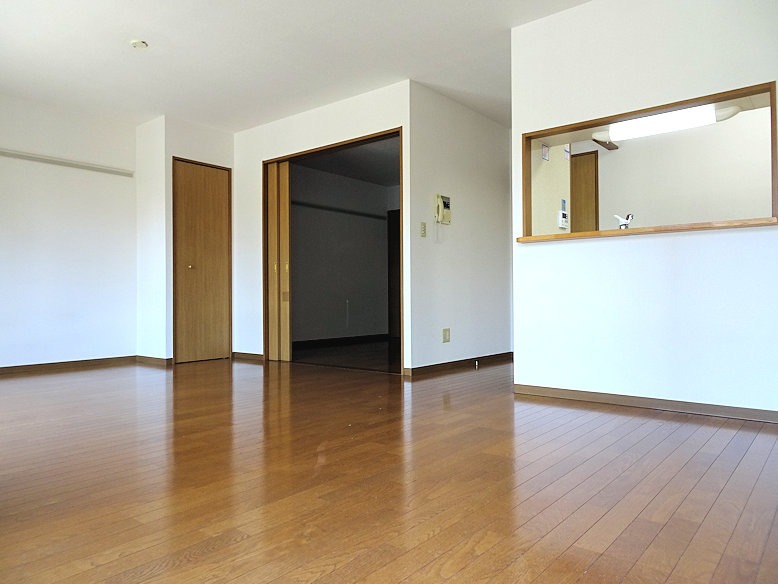 居室・リビング　１８．５帖の開放的なリビング♪
