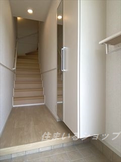 玄関　ミラー付き大型シューズボックス