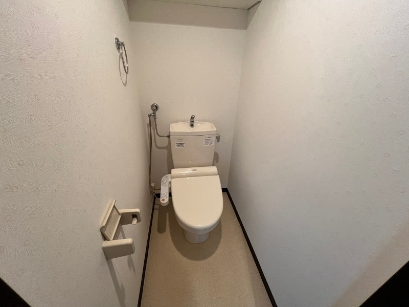 トイレ　こちらはトイレです。清潔感があり、安心して使用できます。