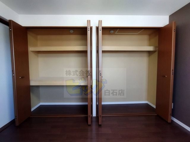 収納　広々壁一面のクローゼット付きです♪