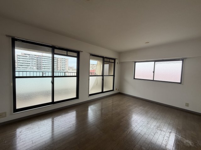 ケイズ本山の居間写真