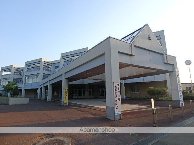 中学校　あやめ野中学校（中学校）まで525m